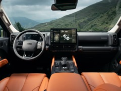 Haval H9. Выпускается с 2024 года. Четыре базовые комплектации. Цены от 4 599 000 до 5 499 000 руб.Двигатель от 2.0 до 2.4, бензиновый и дизельный. Привод полный. КПП: автоматическая.