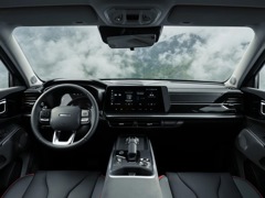 Haval H3. Выпускается с 2024 года. Три базовые комплектации. Цены от 2 799 000 до 3 299 000 руб.Двигатель 1.5, бензиновый. Привод передний и полный. КПП: роботизированная.