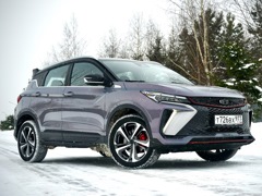 Geely Coolray. Выпускается с 2023 года. Четыре базовые комплектации. Цены от 2 799 190 до 3 139 190 руб.Двигатель 1.5, бензиновый. Привод передний. КПП: роботизированная.