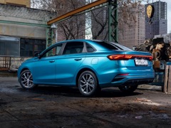 Geely Emgrand. Выпускается с 2021 года. Пять базовых комплектаций. Цены от 2 183 990 до 2 663 990 руб.Двигатель 1.5, бензиновый. Привод передний. КПП: механическая и автоматическая.