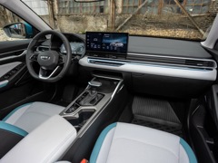 Geely Emgrand. Выпускается с 2021 года. Пять базовых комплектаций. Цены от 2 183 990 до 2 663 990 руб.Двигатель 1.5, бензиновый. Привод передний. КПП: механическая и автоматическая.