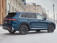 Geely Monjaro. Выпускается с 2021 года. Три базовые комплектации. Цены от 4 552 190 до 5 052 190 руб.Двигатель 2.0, бензиновый. Привод полный. КПП: автоматическая.