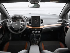Lada Vesta Cross. Выпускается с 2022 года. Шесть базовых комплектаций. Цены от 1 745 900 до 1 992 900 руб.Двигатель от 1.6 до 1.8, бензиновый. Привод передний. КПП: механическая и вариатор.