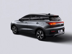 JAC JS6. Выпускается с 2022 года. Две базовые комплектации. Цены от 2 809 000 до 2 909 000 руб.Двигатель 1.5, бензиновый. Привод передний. КПП: роботизированная.