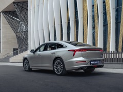 FAW Bestune B70 (2020). Выпускается с 2020 года. Шесть базовых комплектаций. Цены от 2 374 000 до 2 901 000 руб.Двигатель от 1.5 до 2.0, бензиновый. Привод передний. КПП: роботизированная и автоматическая.