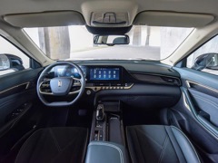 FAW Bestune T55. Выпускается с 2021 года. Три базовые комплектации. Цены от 2 411 000 до 2 494 000 руб.Двигатель 1.5, бензиновый. Привод передний. КПП: роботизированная.