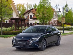 Dongfeng Shine Max. Выпускается с 2023 года. Три базовые комплектации. Цены от 2 199 000 до 2 990 000 руб.Двигатель 1.5, бензиновый. Привод передний. КПП: роботизированная.