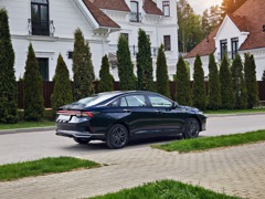 Dongfeng Shine Max. Выпускается с 2023 года. Три базовые комплектации. Цены от 2 199 000 до 2 990 000 руб.Двигатель 1.5, бензиновый. Привод передний. КПП: роботизированная.