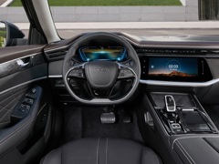 Dongfeng Shine Max. Выпускается с 2023 года. Три базовые комплектации. Цены от 2 199 000 до 2 990 000 руб.Двигатель 1.5, бензиновый. Привод передний. КПП: роботизированная.