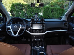 Dongfeng DF6. Выпускается с 2022 года. Три базовые комплектации. Цены от 3 299 000 до 3 799 000 руб.Двигатель от 2.3 до 2.5, дизельный. Привод полный. КПП: механическая и автоматическая.