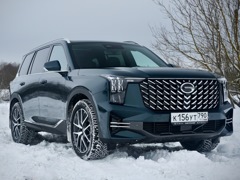 GAC GS8. Выпускается с 2021 года. Четыре базовые комплектации. Цены от 3 999 000 до 4 749 000 руб.Двигатель 2.0, бензиновый. Привод полный. КПП: автоматическая.