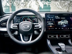 GAC GS8. Выпускается с 2021 года. Четыре базовые комплектации. Цены от 3 999 000 до 4 749 000 руб.Двигатель 2.0, бензиновый. Привод полный. КПП: автоматическая.