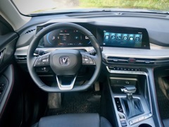 Changan CS35 Plus. Выпускается с 2021 года. Две базовые комплектации. Цены от 2 569 900 до 2 629 900 руб.Двигатель 1.4, бензиновый. Привод передний. КПП: роботизированная.