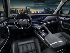 Changan CS95 (2019). Выпускается с 2019 года. Одна базовая комплектация. Цена 4 349 000 руб.Двигатель 2.0, бензиновый. Привод полный. КПП: автоматическая.