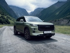 Jaecoo J7. Выпускается с 2023 года. Восемь базовых комплектаций. Цены от 2 959 900 до 4 009 900 руб.Двигатель 1.6, бензиновый. Привод передний и полный. КПП: роботизированная.