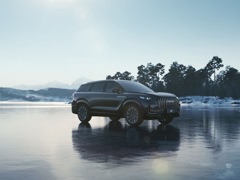 Jaecoo J8. Выпускается с 2024 года. Три базовые комплектации. Цены от 4 599 000 до 5 299 000 руб.Двигатель 2.0, бензиновый. Привод полный. КПП: роботизированная.