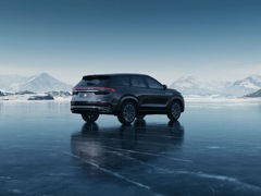 Jaecoo J8. Выпускается с 2024 года. Три базовые комплектации. Цены от 4 599 000 до 5 299 000 руб.Двигатель 2.0, бензиновый. Привод полный. КПП: роботизированная.