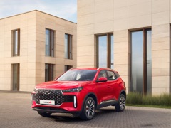 Chery Tiggo 4. Выпускается с 2024 года. Три базовые комплектации. Цены от 2 380 000 до 2 680 000 руб.Двигатель 1.5, бензиновый. Привод передний. КПП: роботизированная.