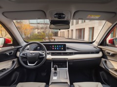 Chery Tiggo 4. Выпускается с 2024 года. Три базовые комплектации. Цены от 2 380 000 до 2 680 000 руб.Двигатель 1.5, бензиновый. Привод передний. КПП: роботизированная.