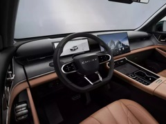 Chery Tiggo 9. Выпускается с 2024 года. Две базовые комплектации. Цены от 4 750 000 до 5 050 000 руб.Двигатель 2.0, бензиновый. Привод полный. КПП: автоматическая.