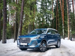 Chery Tiggo 7 Pro MAX PHEV. Выпускается с 2024 года. Одна базовая комплектация. Цена 4 000 000 руб.Двигатель 1.5, гибридный. Привод передний. КПП: роботизированная.