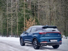 Chery Tiggo 7 Pro MAX PHEV. Выпускается с 2024 года. Одна базовая комплектация. Цена 4 000 000 руб.Двигатель 1.5, гибридный. Привод передний. КПП: роботизированная.