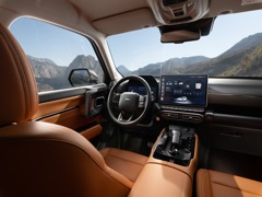 Haval H7. Выпускается с 2024 года. Три базовые комплектации. Цены от 3 499 000 до 3 799 000 руб.Двигатель 2.0, бензиновый. Привод полный. КПП: роботизированная.