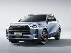 GAC GS4. Выпускается с 2025 года. Одна базовая комплектация. Цена 2 999 000 руб.Двигатель 1.5, бензиновый. Привод передний. КПП: роботизированная.