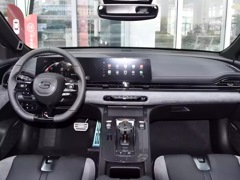 GAC Empow. Выпускается с 2024 года. Две базовые комплектации. Цена 2 999 000 руб.Двигатель 1.5, бензиновый. Привод передний. КПП: роботизированная.
