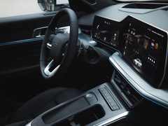Haval F7x. Выпускается с 2024 года. Две базовые комплектации. Цены от 3 499 000 до 3 699 000 руб.Двигатель 2.0, бензиновый. Привод полный. КПП: роботизированная.