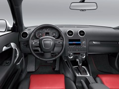 Audi A3 Sportback (2004). Выпускается с 2004 года. Пятнадцать базовых комплектаций. Цены от 904 800 до 1 487 300 руб.Двигатель от 1.2 до 2.0, бензиновый. Привод передний и полный. КПП: роботизированная и механическая.