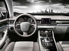 Audi S8 (2006). Выпускается с 2006 года. Одна базовая комплектация. Цена 4 958 800 руб.Двигатель 5.2, бензиновый. Привод полный. КПП: автоматическая.