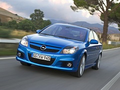 Opel Vectra GTS OPC. Выпускается с 2002 года. Две базовые комплектации. Цены от 1 135 000 до 1 165 000 руб.Двигатель 2.8, бензиновый. Привод передний. КПП: механическая и автоматическая.