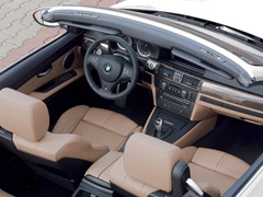 BMW M3 Cabrio. Выпускается с 2007 года. Одна базовая комплектация. Цена 3 588 000 руб.Двигатель 4.0, бензиновый. Привод задний. КПП: механическая.