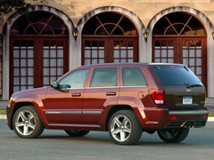 Jeep Grand Cherokee SRT8 (2005). Выпускается с 2005 года. Одна базовая комплектация. Цена 7 887 264 руб.Двигатель 6.1, бензиновый. Привод полный. КПП: автоматическая.