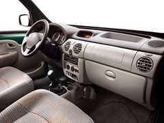 Renault Kangoo (1998). Выпускается с 1998 года. Шесть базовых комплектаций. Цены от 486 000 до 615 600 руб.Двигатель от 1.4 до 1.5, бензиновый и дизельный. Привод передний. КПП: механическая.