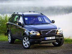 Volvo XC90 (2002). Выпускается с 2002 года. Восемь базовых комплектаций. Цены от 1 799 000 до 1 976 000 руб.Двигатель от 2.4 до 2.5, дизельный и бензиновый. Привод полный. КПП: автоматическая.