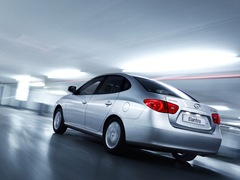Hyundai Elantra (2006). Выпускается с 2006 года. Семь базовых комплектаций. Цены от 618 900 до 775 900 руб.Двигатель 1.6, бензиновый. Привод передний. КПП: механическая и автоматическая.