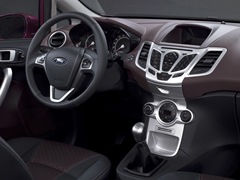 Ford Fiesta 3D. Выпускается с 2008 года. Пять базовых комплектаций. Цены от 590 000 до 728 500 руб.Двигатель от 1.4 до 1.6, бензиновый. Привод передний. КПП: механическая и автоматическая.