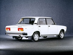 Lada 2105. Выпускается с 1980 года. Одна базовая комплектация. Цена 178 000 руб.Двигатель 1.6, бензиновый. Привод задний. КПП: механическая.
