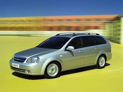 Chevrolet Lacetti SW. Выпускается с 2004 года. Четыре базовые комплектации. Цены от 517 200 до 575 000 руб.Двигатель 1.6, бензиновый. Привод передний. КПП: механическая.