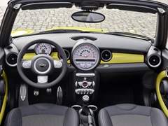 MINI Cooper S Cabrio (2008). Выпускается с 2008 года. Две базовые комплектации. Цены от 1 519 000 до 1 724 232 руб.Двигатель 1.6, бензиновый. Привод передний. КПП: механическая.