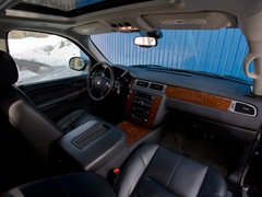 Chevrolet Tahoe (2007). Выпускается с 2007 года. Одна базовая комплектация. Цена 3 100 000 руб.Двигатель 5.3, бензиновый. Привод полный. КПП: автоматическая.