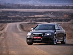 Audi RS6 Avant (2008). Выпускается с 2008 года. Одна базовая комплектация. Цена 4 763 300 руб.Двигатель 5.0, бензиновый. Привод полный. КПП: автоматическая.