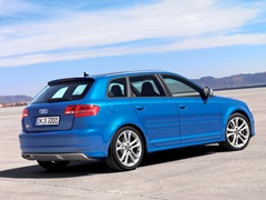 Audi S3 Sportback (2008). Выпускается с 2008 года. Две базовые комплектации. Цены от 1 720 874 до 1 791 874 руб.Двигатель 2.0, бензиновый. Привод полный. КПП: механическая и роботизированная.