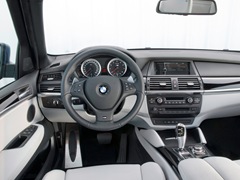 BMW X5 M (2009). Выпускается с 2009 года. Одна базовая комплектация. Цена 5 325 000 руб.Двигатель 4.4, бензиновый. Привод полный. КПП: автоматическая.