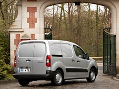 Peugeot Partner Tepee VU. Выпускается с 2008 года. Две базовые комплектации. Цены от 507 500 до 587 500 руб.Двигатель 1.6, бензиновый и дизельный. Привод передний. КПП: механическая.