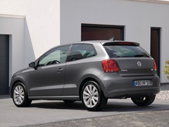 Volkswagen Polo 3D. Выпускается с 2009 года. Семь базовых комплектаций. Цены от 525 000 до 694 000 руб.Двигатель от 1.2 до 1.4, бензиновый. Привод передний. КПП: механическая и роботизированная.