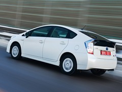 Toyota Prius (2009). Выпускается с 2009 года. Три базовые комплектации. Цена пока неизвестна.Двигатель 1.8, гибридный. Привод передний. КПП: вариатор.
