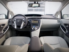 Toyota Prius (2009). Выпускается с 2009 года. Три базовые комплектации. Цена пока неизвестна.Двигатель 1.8, гибридный. Привод передний. КПП: вариатор.